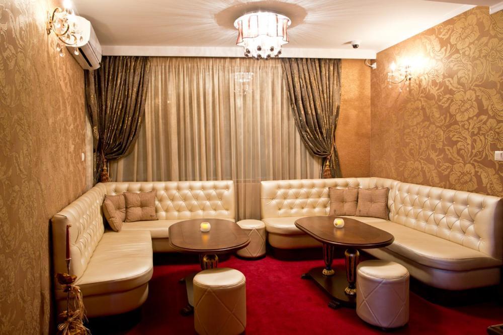 Hotel Diamond Kazanlŭk Exteriör bild