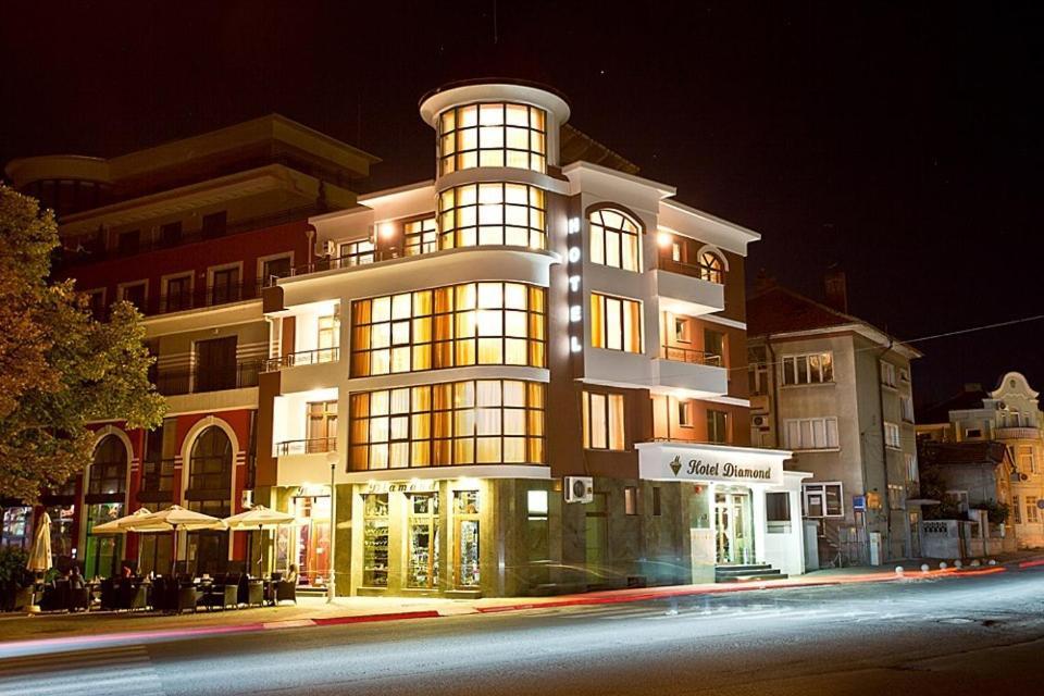 Hotel Diamond Kazanlŭk Exteriör bild
