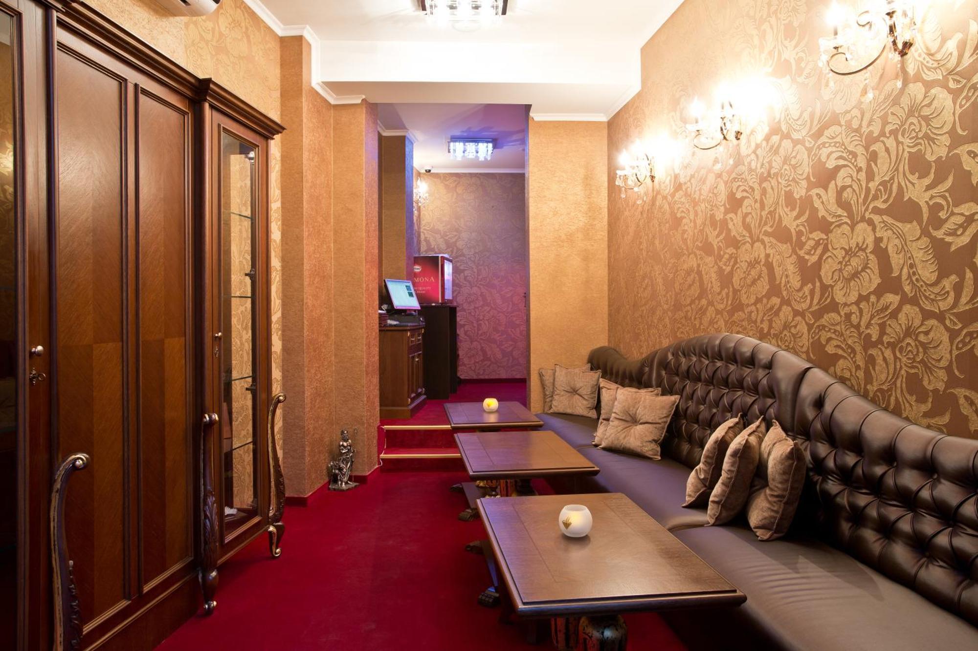 Hotel Diamond Kazanlŭk Exteriör bild