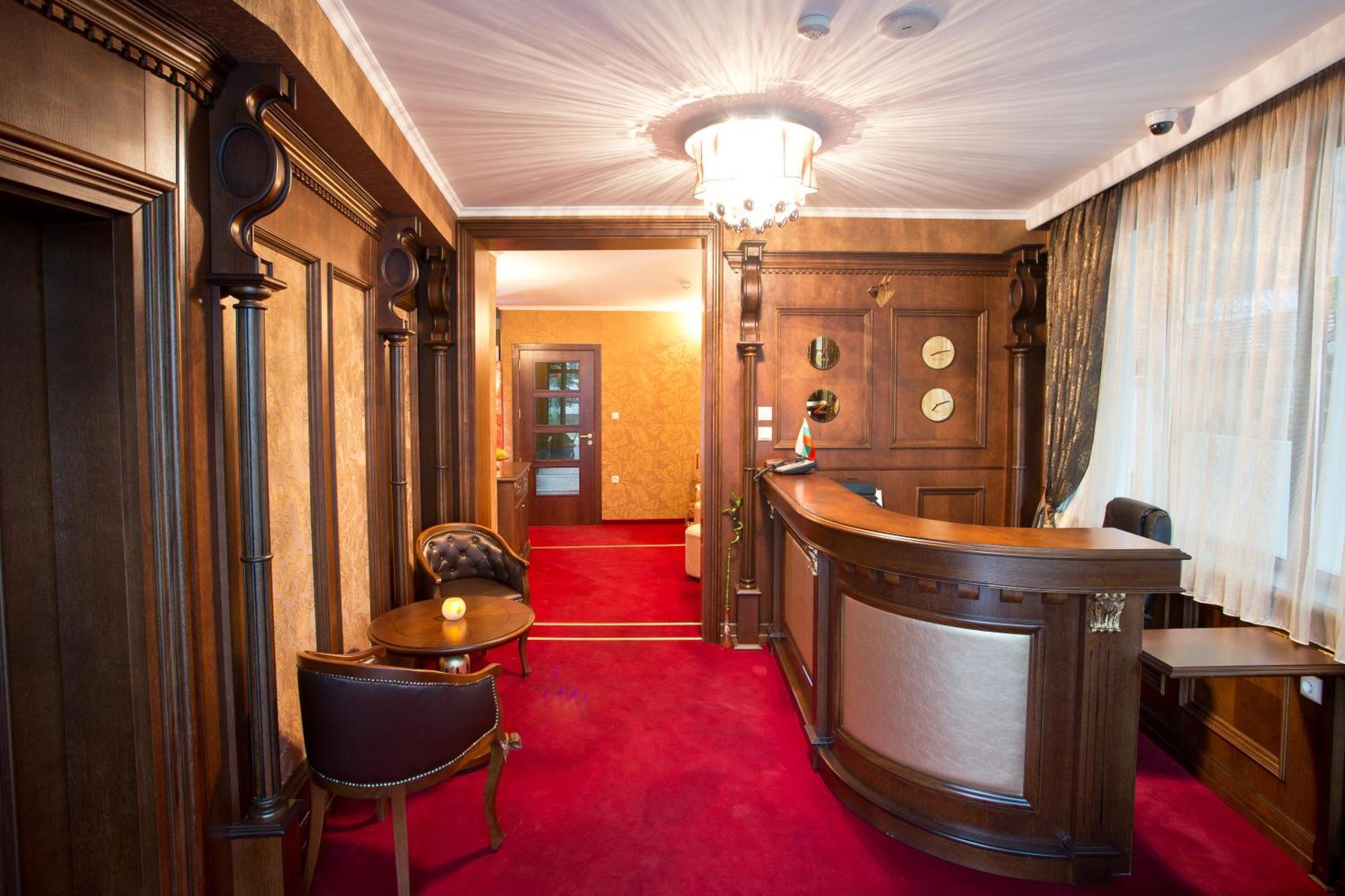 Hotel Diamond Kazanlŭk Exteriör bild