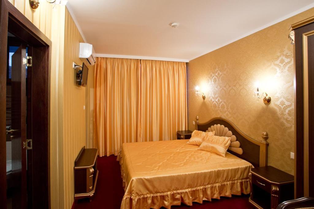 Hotel Diamond Kazanlŭk Rum bild