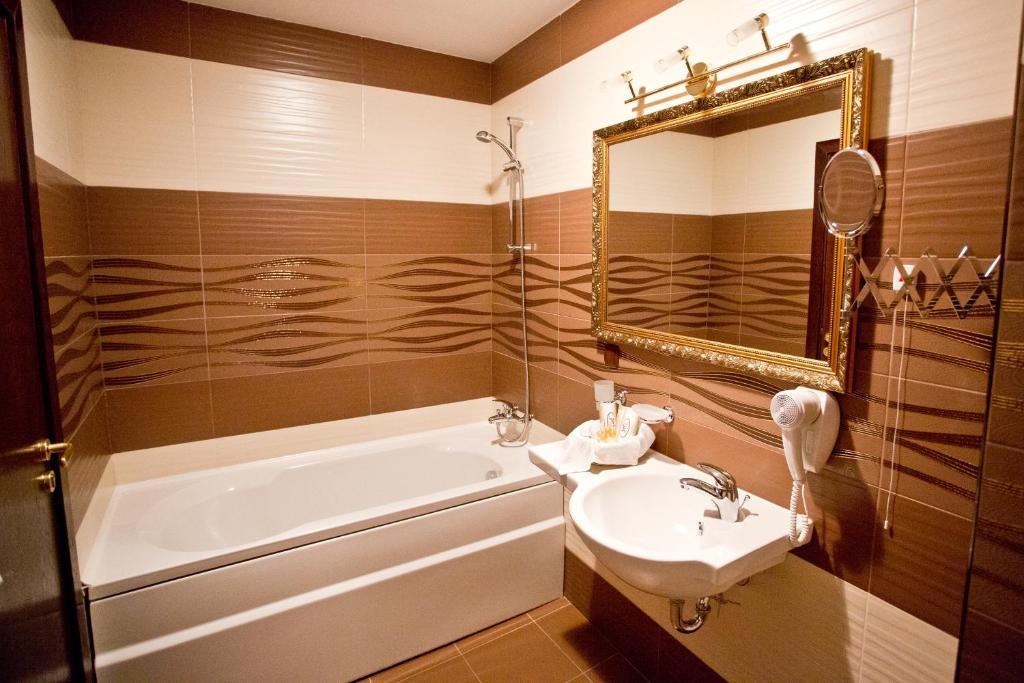 Hotel Diamond Kazanlŭk Rum bild