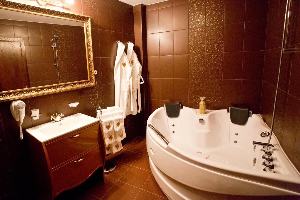 Hotel Diamond Kazanlŭk Rum bild