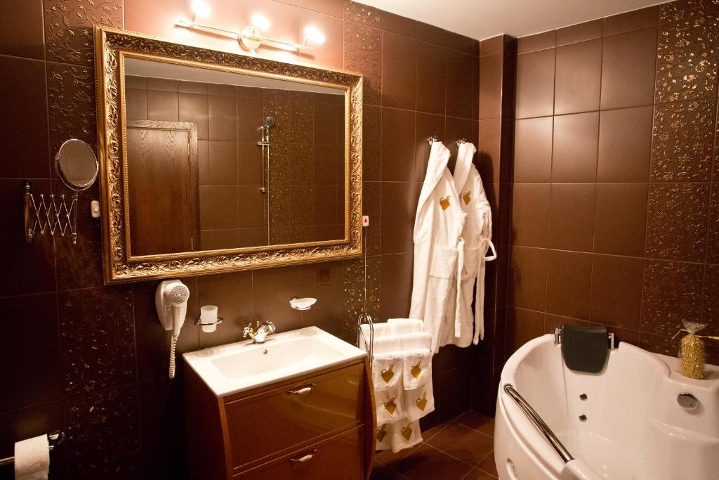 Hotel Diamond Kazanlŭk Rum bild