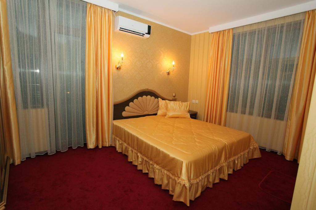 Hotel Diamond Kazanlŭk Rum bild