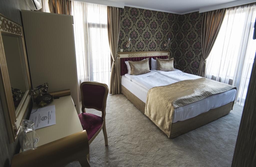 Hotel Diamond Kazanlŭk Exteriör bild