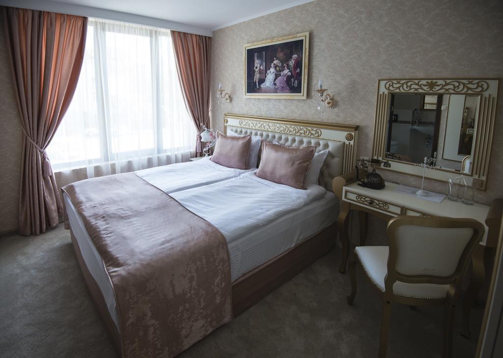 Hotel Diamond Kazanlŭk Exteriör bild