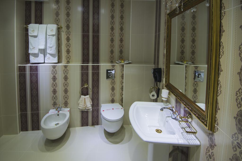 Hotel Diamond Kazanlŭk Exteriör bild