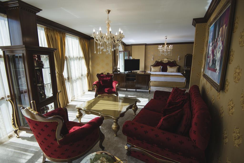 Hotel Diamond Kazanlŭk Exteriör bild