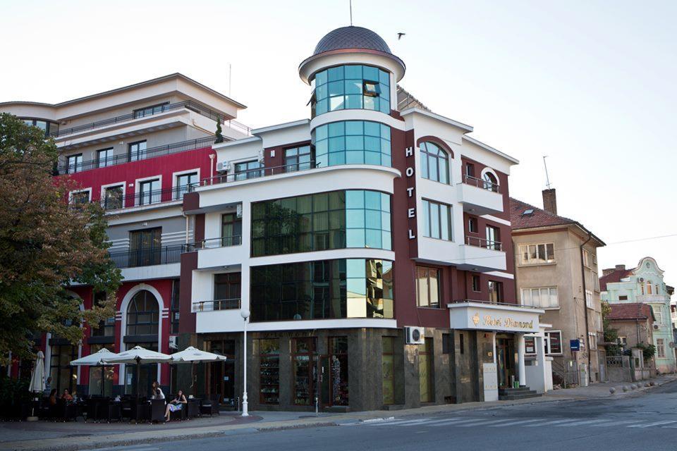 Hotel Diamond Kazanlŭk Exteriör bild